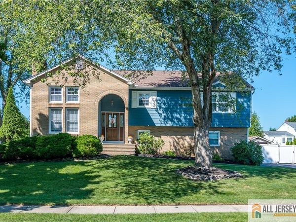 2 Jay Court, Kendall Park, NJ 08824