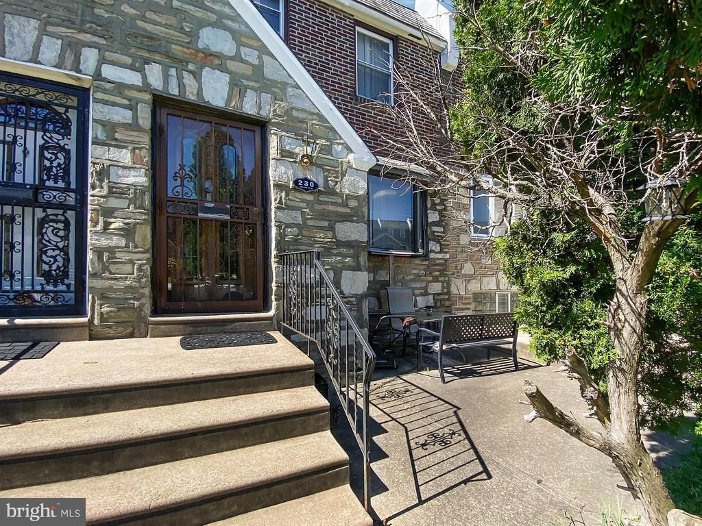 230 E Fariston Drive, Philadelphia, PA 19120 Main Photo
