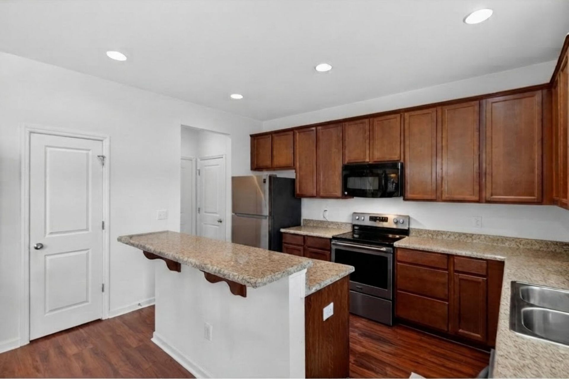 533 Pleasant Side Drive Photo 10
