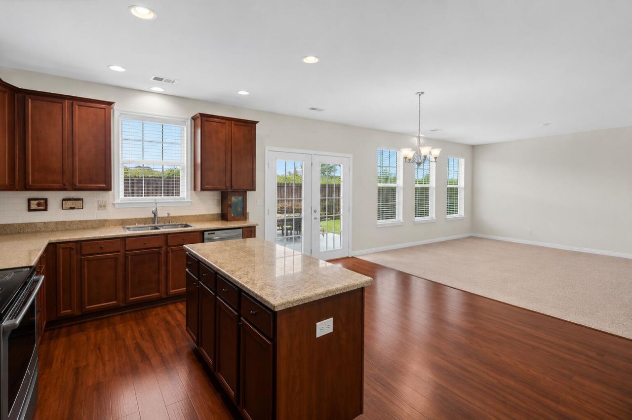 533 Pleasant Side Drive Photo 13