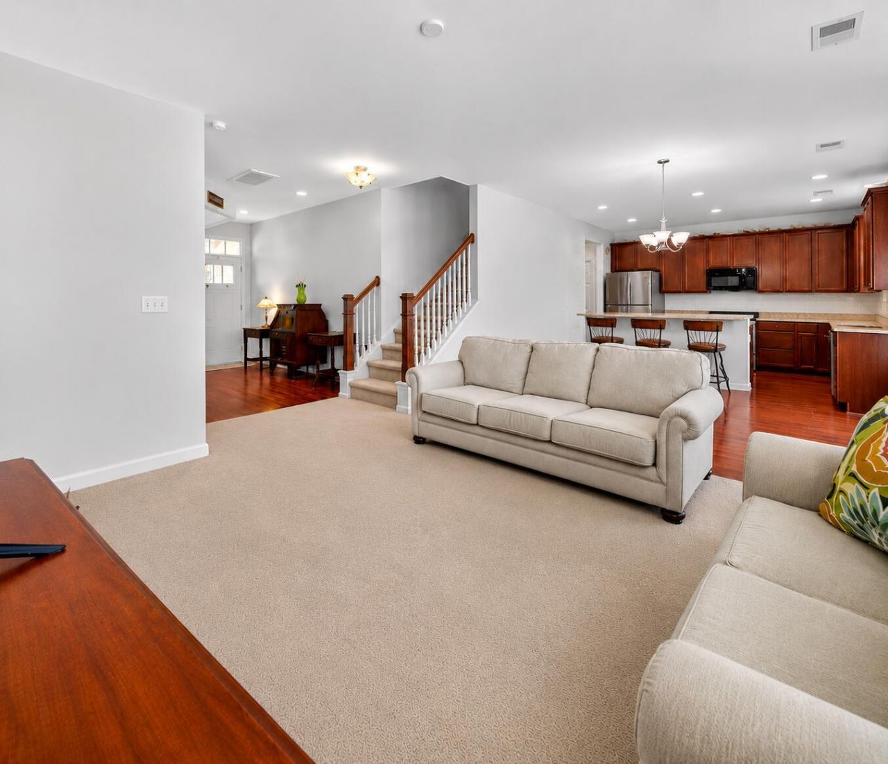 533 Pleasant Side Drive Photo 8