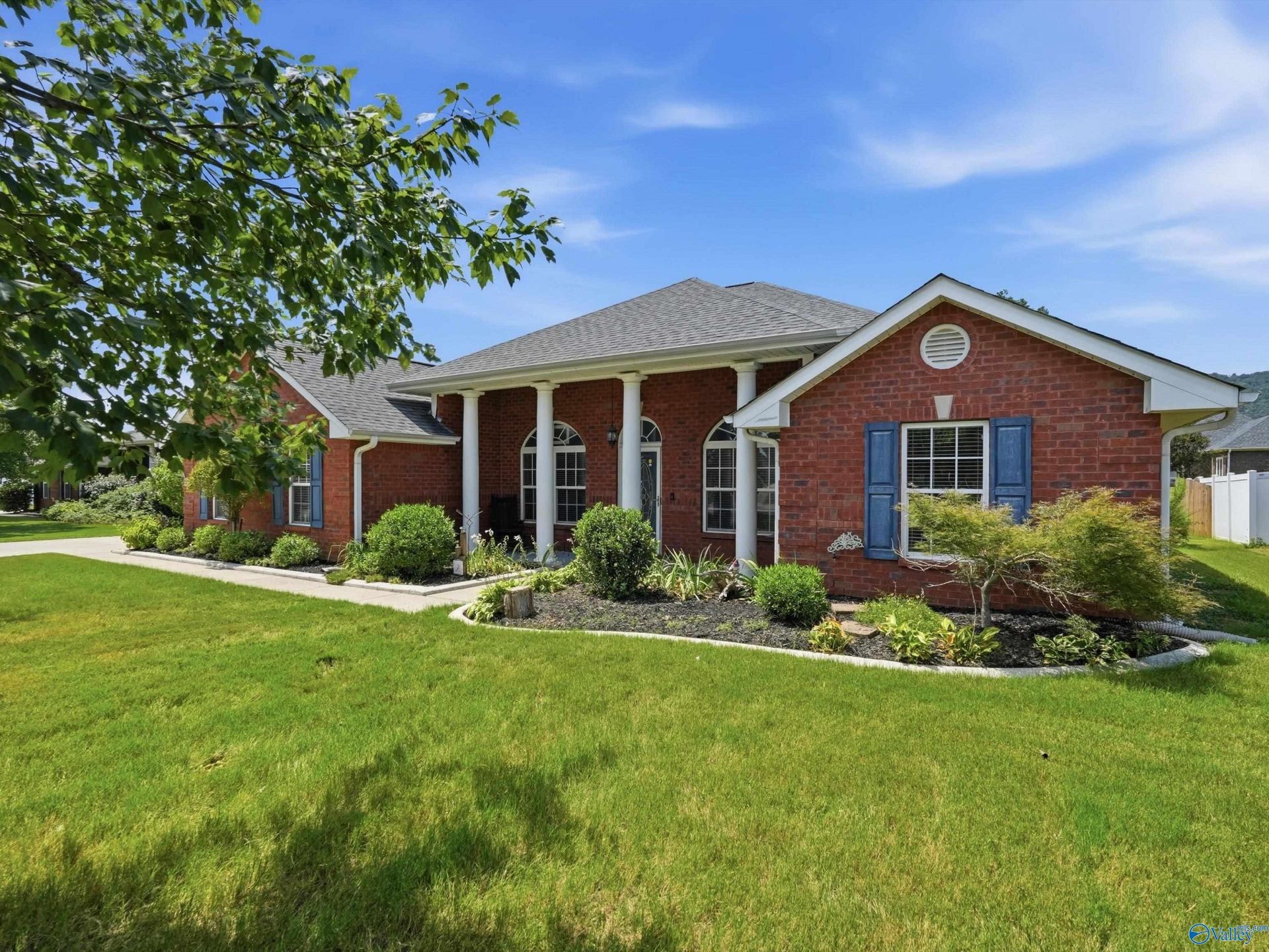 7022 Lynnfield Drive Owens Cross Roads, AL 35763