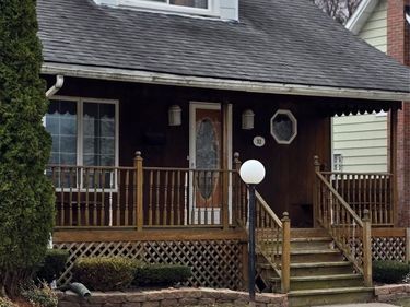 32 Gibb , Mt Clemens, Mi 48043
