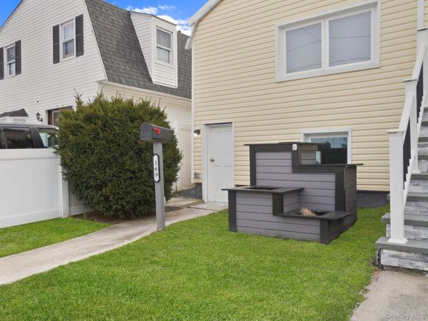 169 Santa BARBARA , Lindenhurst, NY 11757