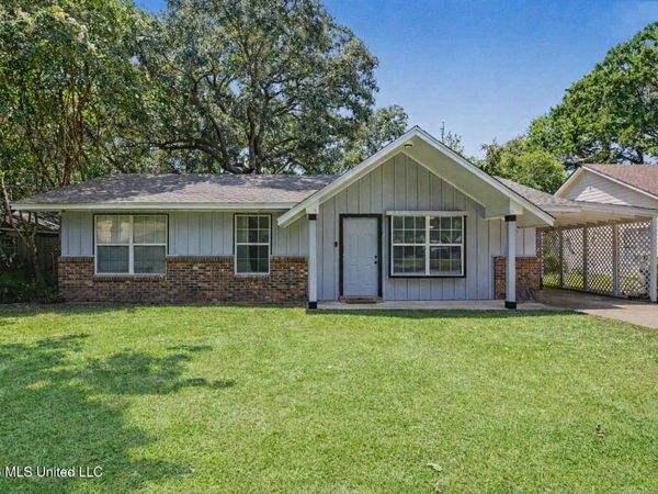 1537 S 10th Street, Ocean Springs, MS 39564