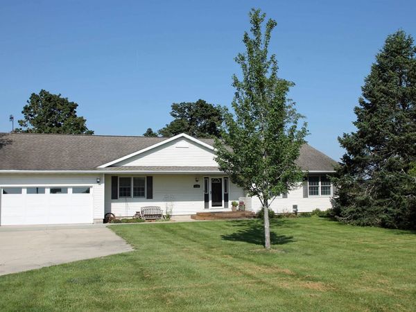 2736 Larrabee Avenue, Denver, IA 50622