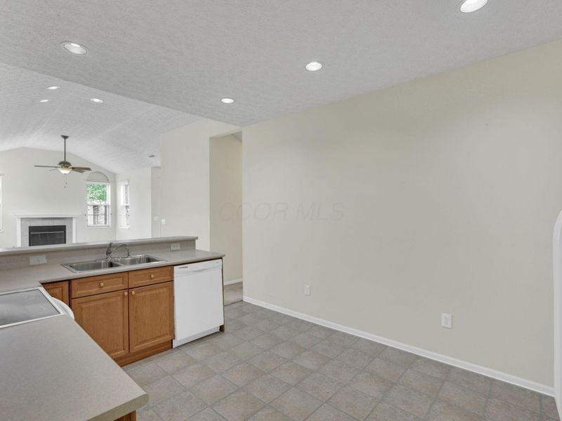 7465 Red Maple Place , Westerville, OH 43082 Photo 13