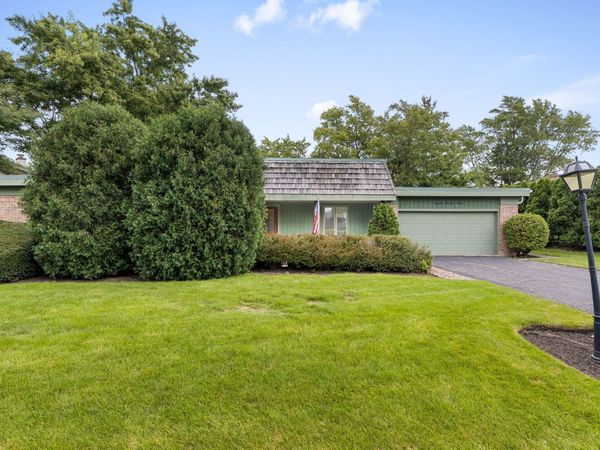 1135 Adirondack Drive , Northbrook, IL 60062