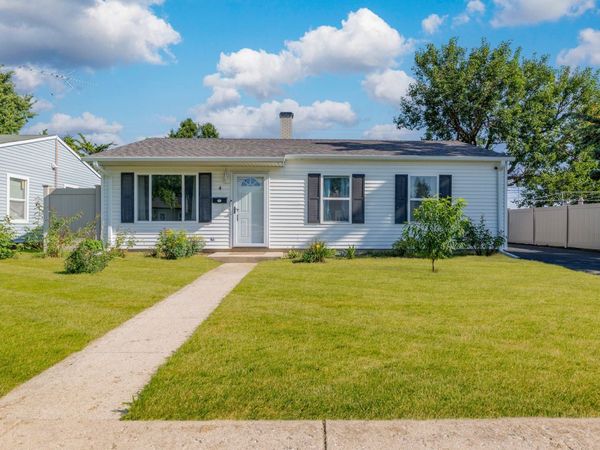 4 Arlington Drive , Romeoville, IL 60446