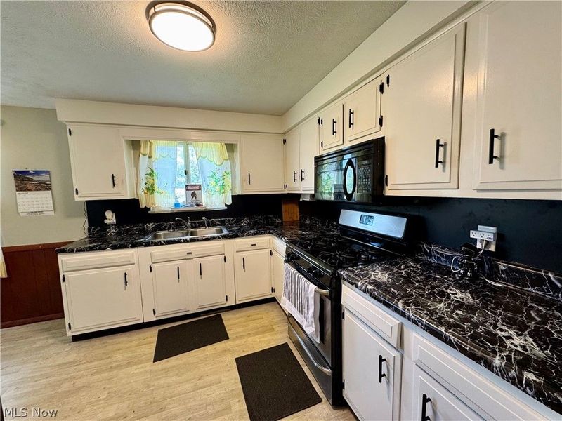 360 Trump Avenue NE, East Canton, OH 44730 Photo 7