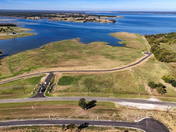 527 Lakeshore Terrace , Windom, TX 75492