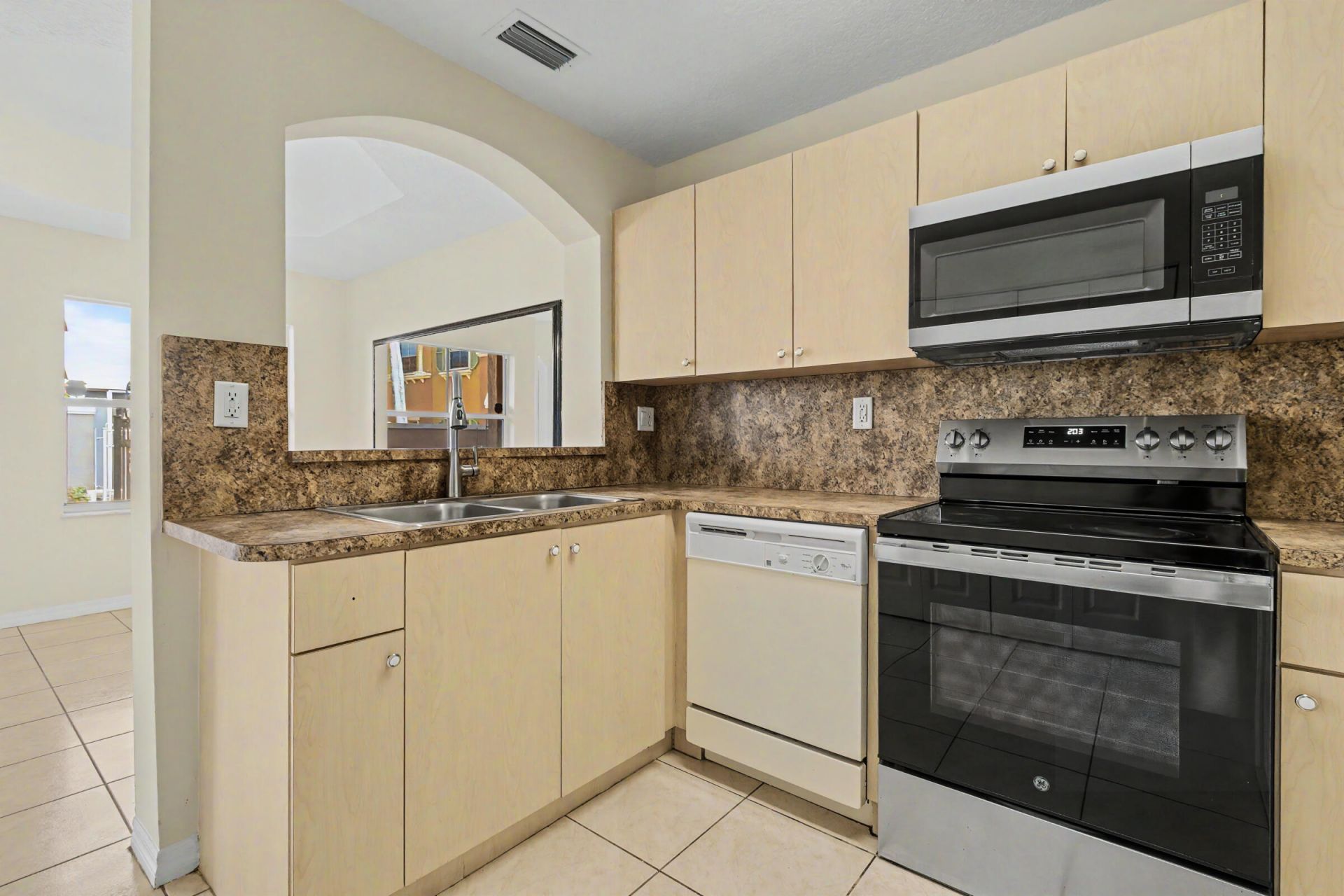 626 SW 106th Avenue, Unit 1512, Pembroke Pines, FL 33025 Photo