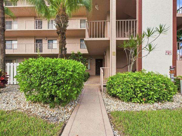 7321 Amberly Lane, Unit 110, Delray Beach, FL 33446