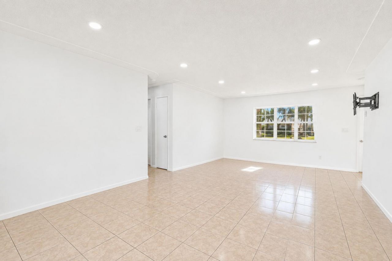 330 W 22nd Court, Riviera Beach, FL 33404 Photo