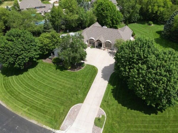 N49W28674 Chardon DRIVE, Hartland, WI 53029