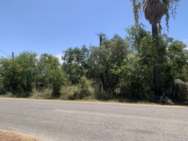 00 CR 6612, Devine, TX 78016
