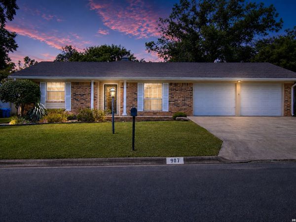 907 LAKE DR, Kerrville, TX 78028