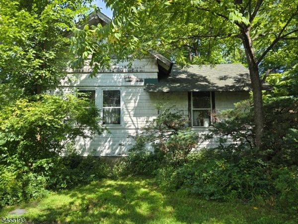 2 Hewlett Rd, Montville, NJ 07082