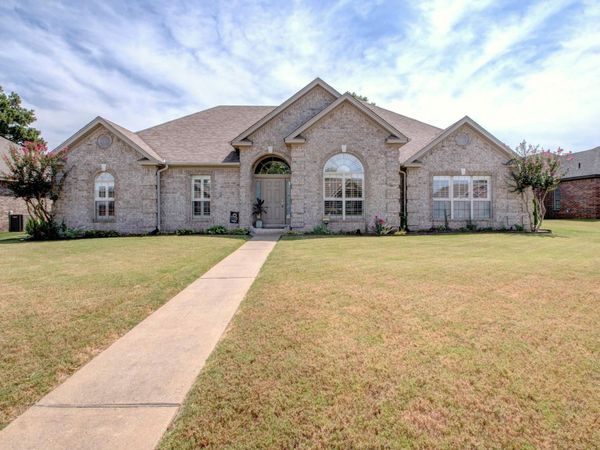 324 Country Club Parkway, Maumelle, AR 72113