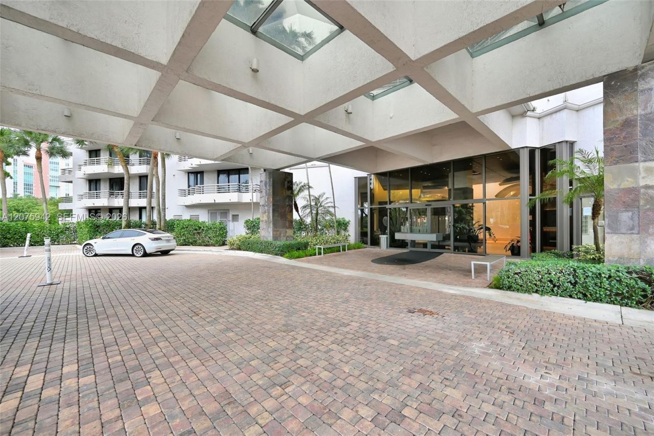 3300 NE 191st St, Unit LP03, Aventura, FL 33180 Photo