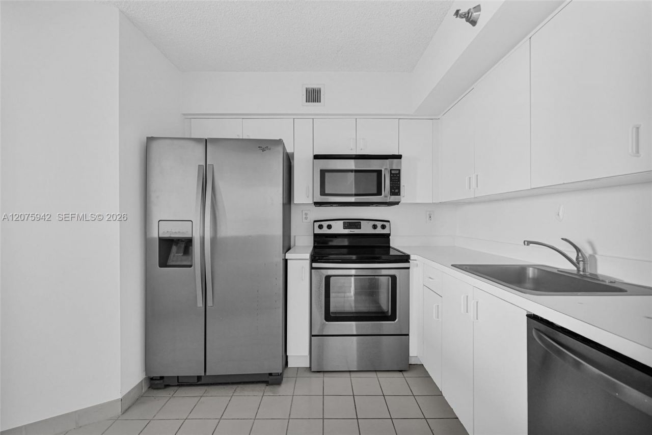 3300 NE 191st St, Unit LP03, Aventura, FL 33180 Photo
