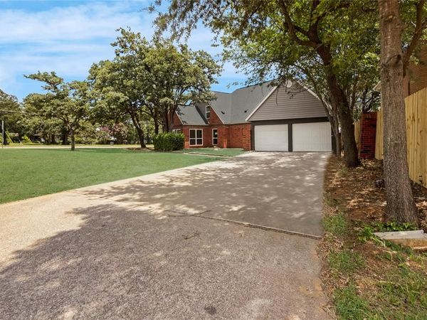6112 W Poly Webb Road, Arlington, TX 76016