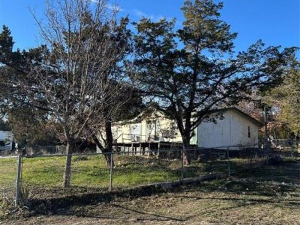 163 Edgehill Drive , Azle, TX 76020