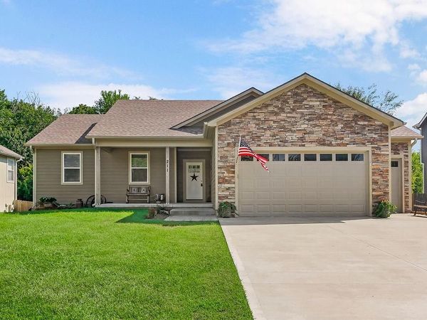 211 Hillside Drive, Baldwin City, KS 66006