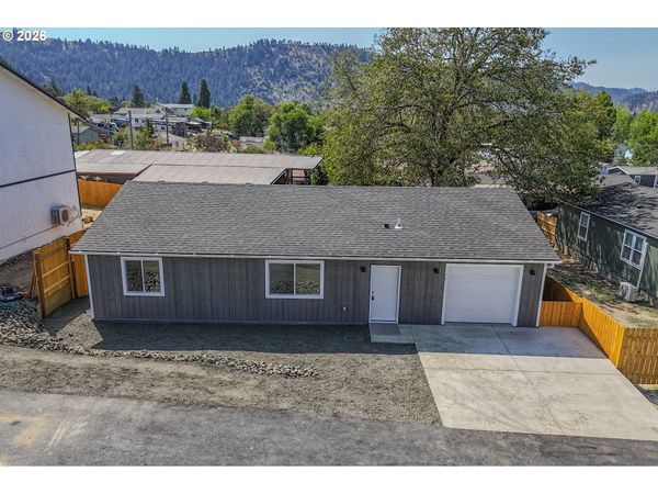 76 SE DARRELL AVE, Winston, OR 97496