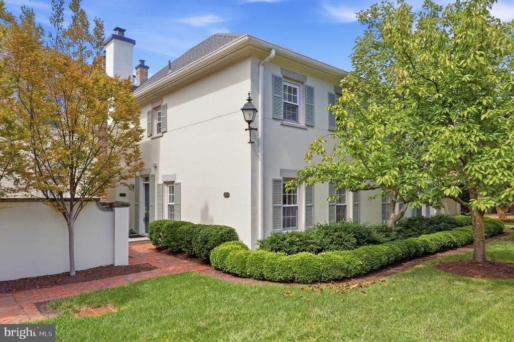 1011 N Pitt Street, Alexandria, VA 22314 Main Photo