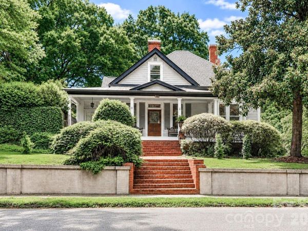 804 E Broad Street , Statesville, NC 28677