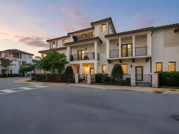 4256 NW 83rd Ave , Doral, FL 33166