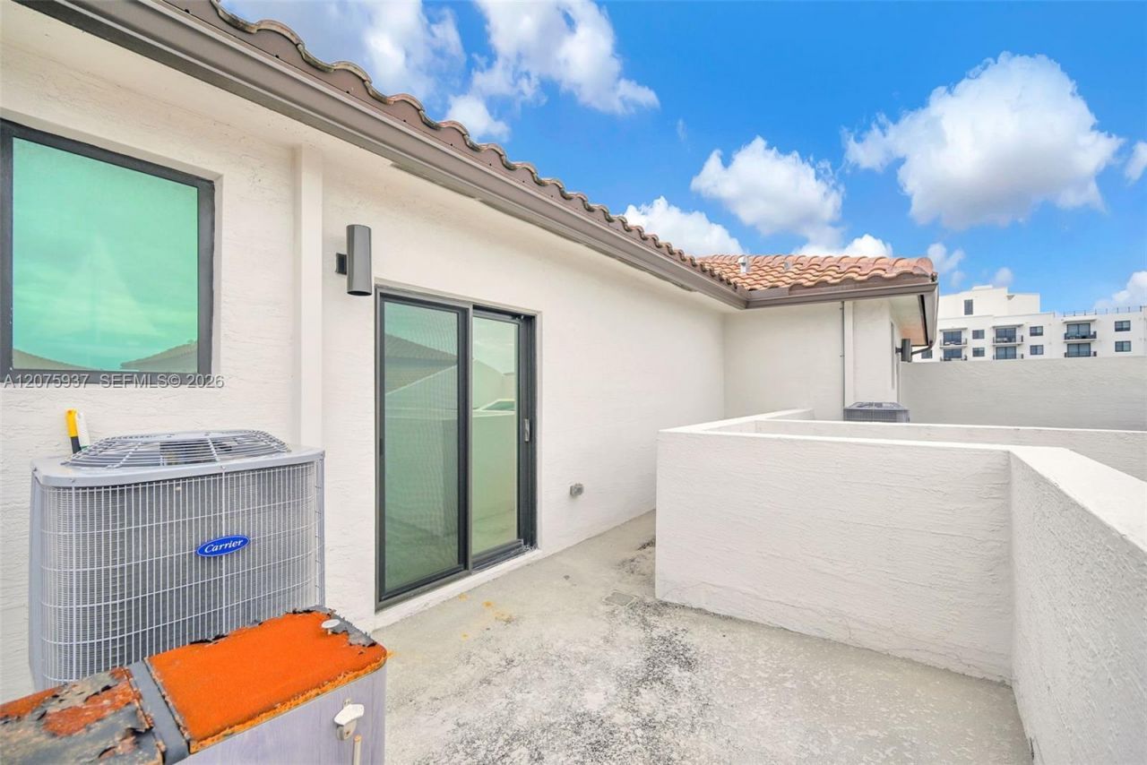 4256 NW 83rd Ave , Doral, FL 33166 Photo