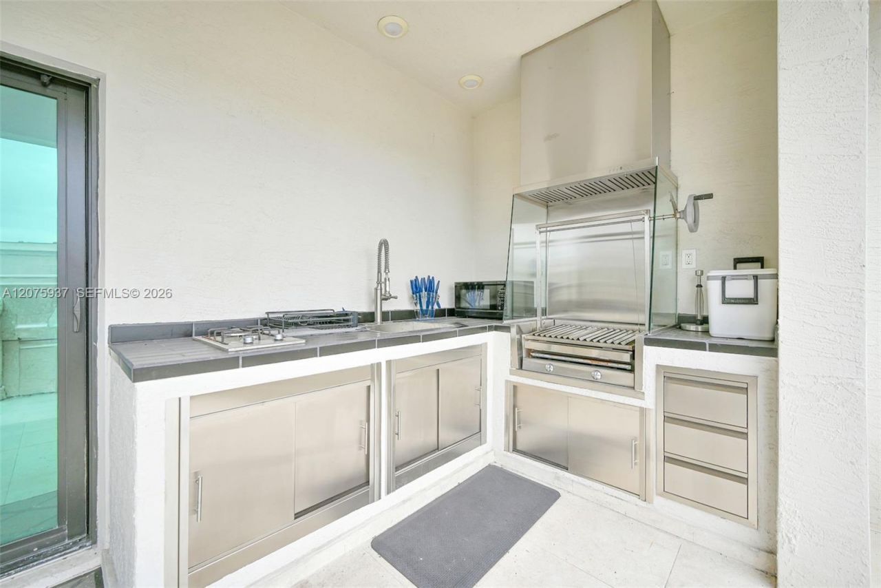 4256 NW 83rd Ave , Doral, FL 33166 Photo