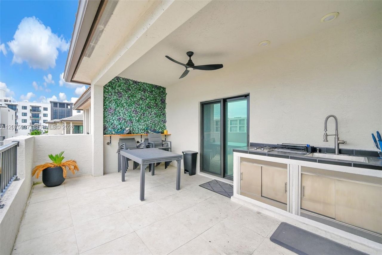 4256 NW 83rd Ave , Doral, FL 33166 Photo