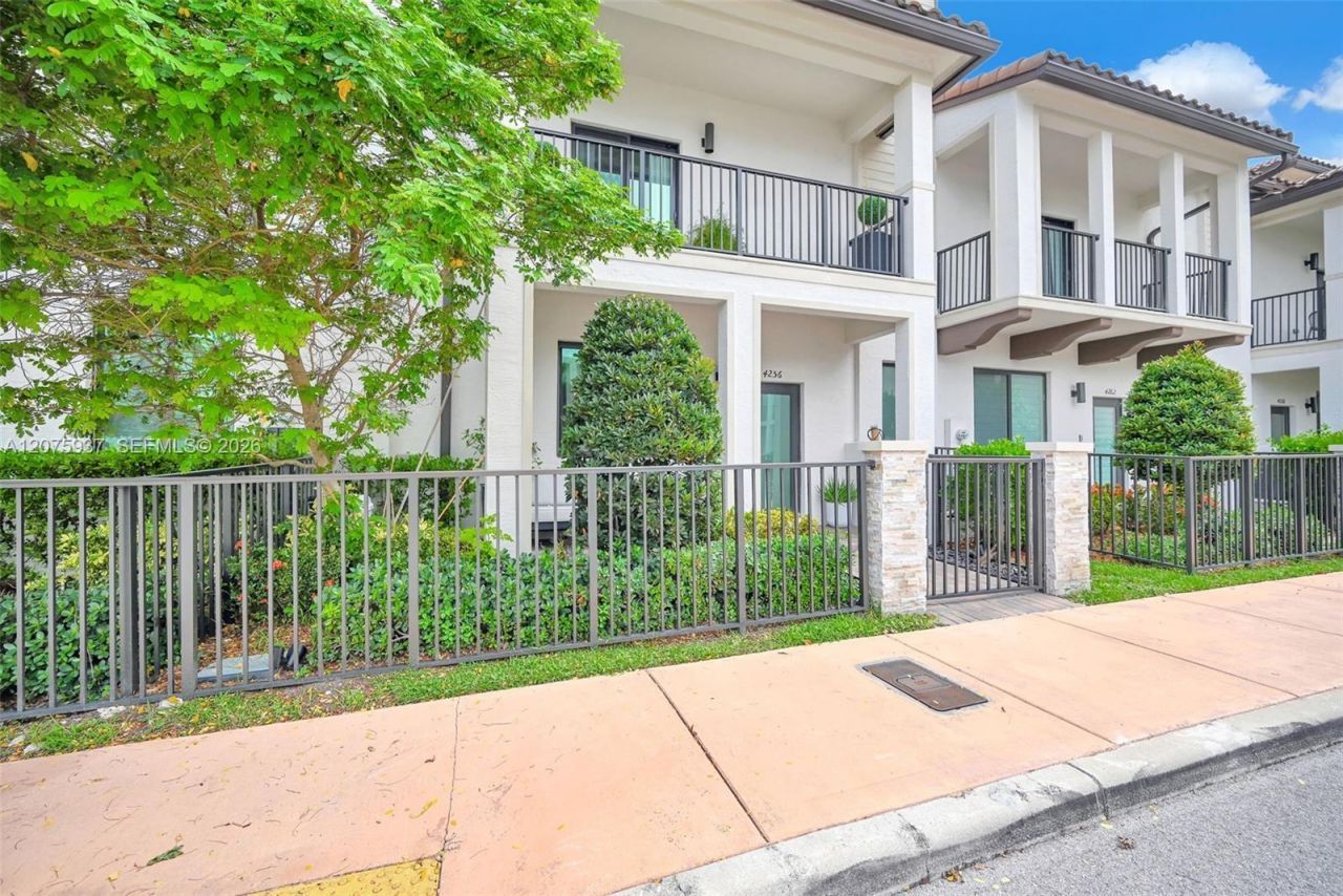 4256 NW 83rd Ave , Doral, FL 33166 Photo