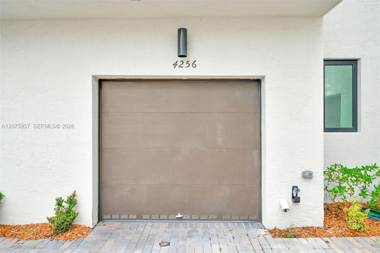 4256 NW 83rd Ave , Doral, FL 33166 Photo