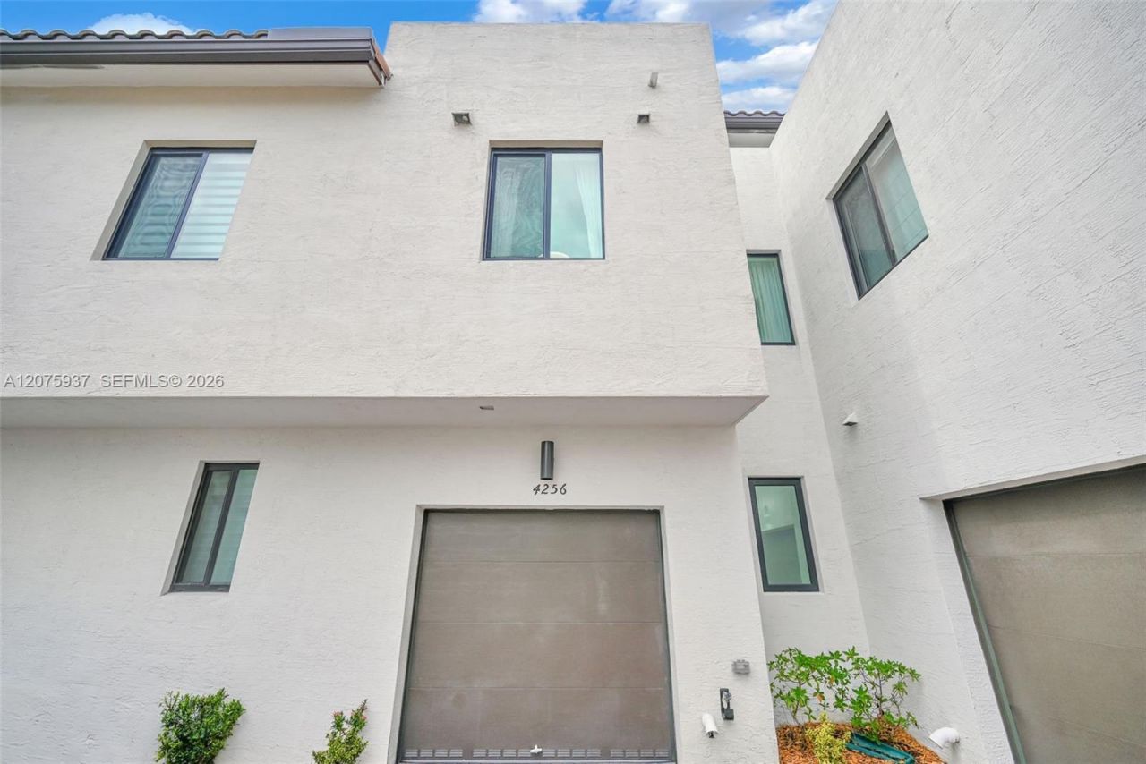 4256 NW 83rd Ave , Doral, FL 33166 Photo