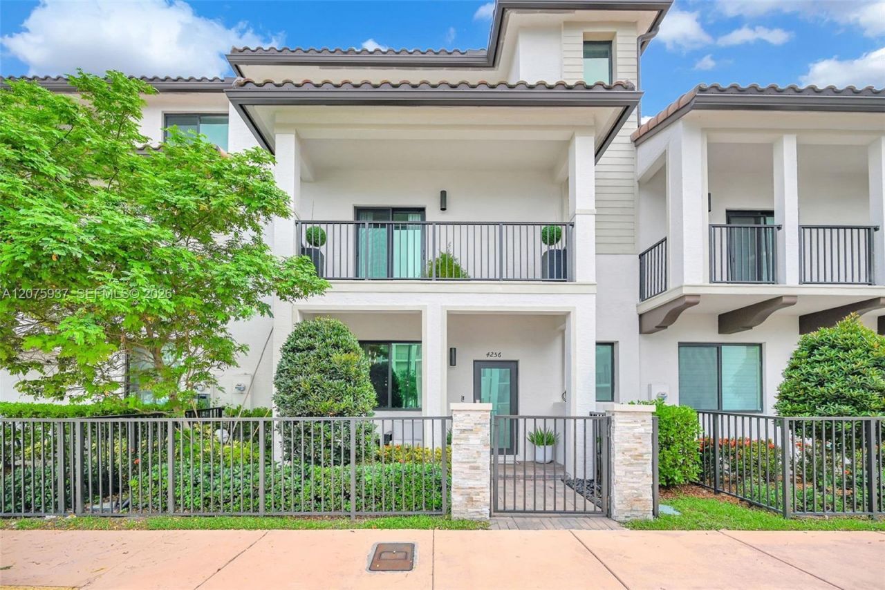 4256 NW 83rd Ave , Doral, FL 33166 Photo