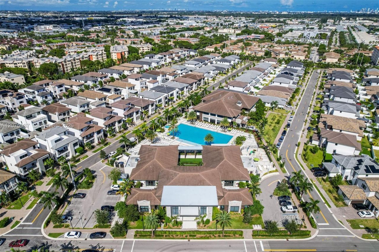 4256 NW 83rd Ave , Doral, FL 33166 Photo
