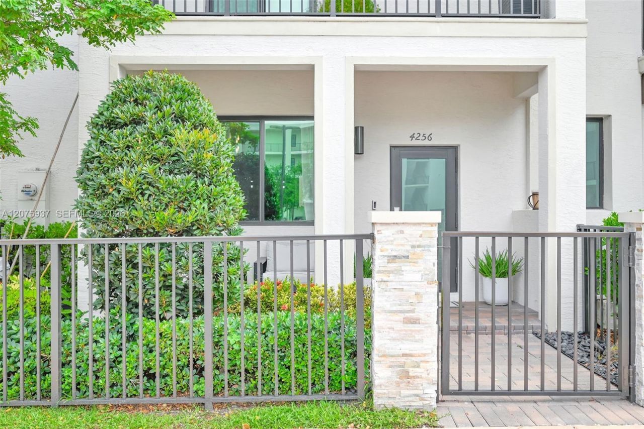 4256 NW 83rd Ave , Doral, FL 33166 Photo