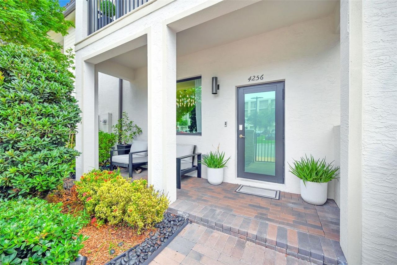 4256 NW 83rd Ave , Doral, FL 33166 Photo