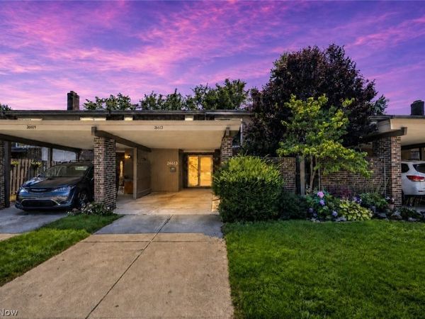 26613 N Park Boulevard, Olmsted Falls, OH 44138