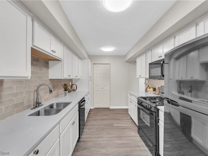 26613 N Park Boulevard, Olmsted Falls, OH 44138 Photo 7