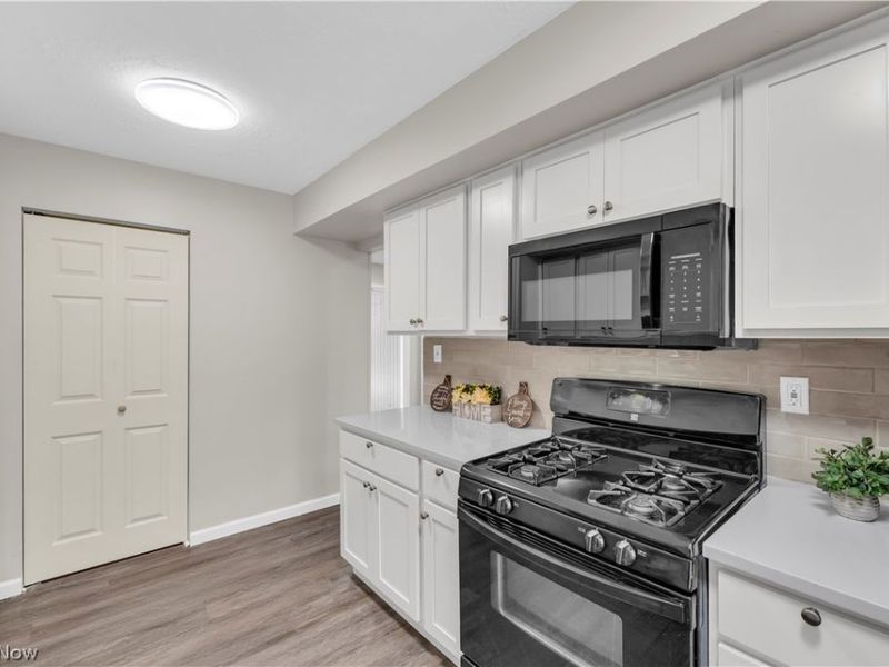 26613 N Park Boulevard, Olmsted Falls, OH 44138 Photo 9