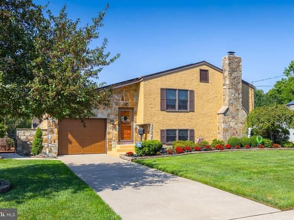 329 CARSON AVENUE, GIBBSTOWN, NJ 08027