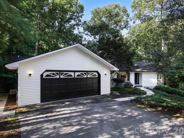 18 E Rosewood Trail , Hendersonville, NC 28739