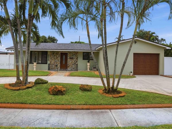 6620 SW 6th St , Pembroke Pines, FL 33023