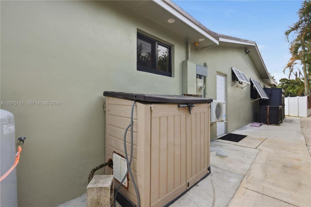 6620 SW 6th St , Pembroke Pines, FL 33023 Photo