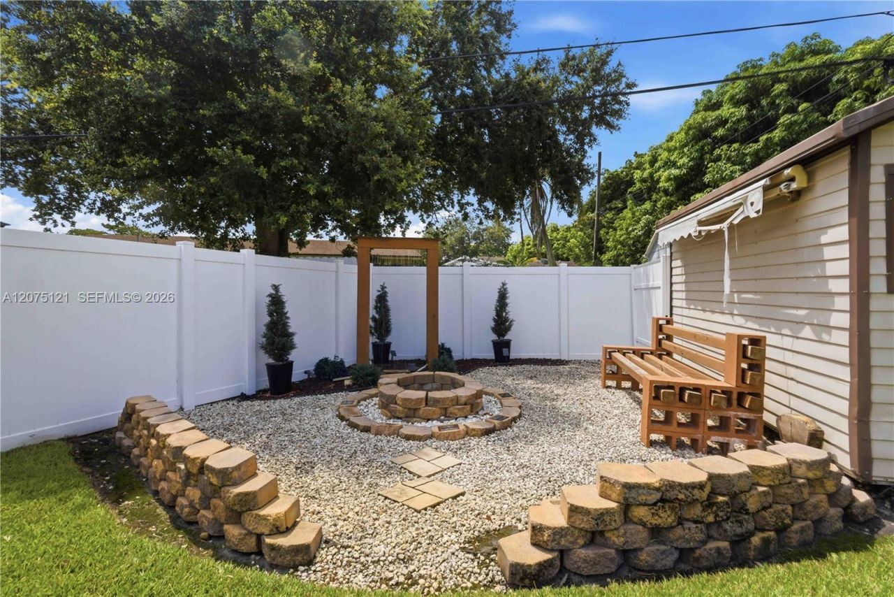 6620 SW 6th St , Pembroke Pines, FL 33023 Photo